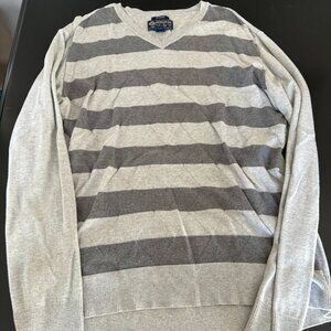 American Rags V-neck sweater, Grey, Sz XL